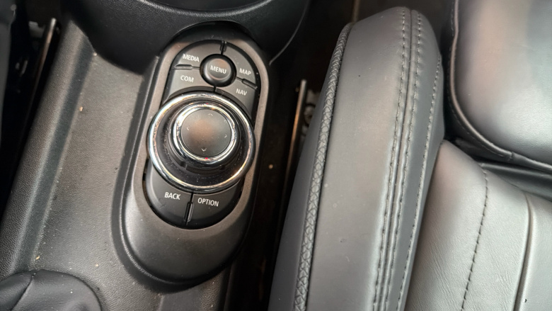 MINI Hatchback 1.5 Cooper Exclusive Premium 3dr Auto Petrol Hatchback